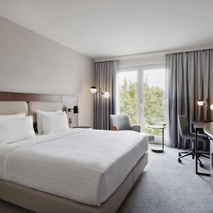 Zimmer mit Kingsize-Bett